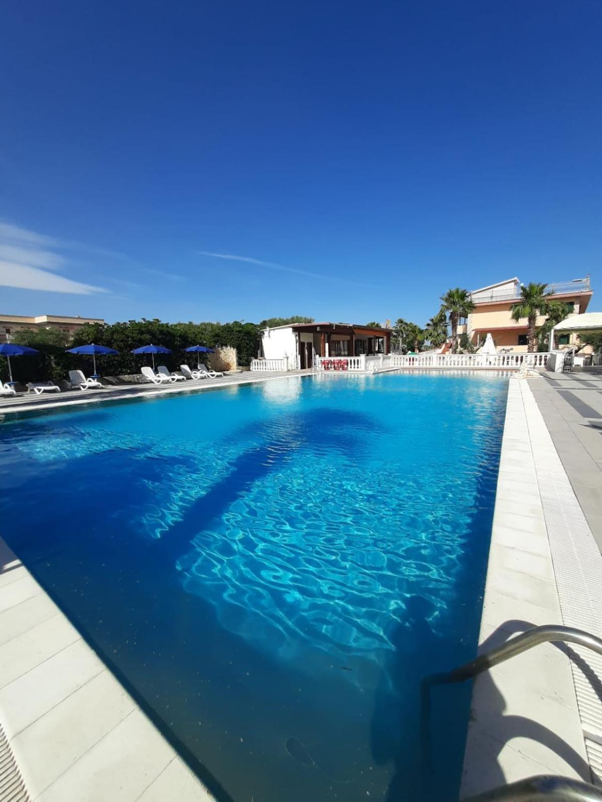 Residence Parco Del Sole ローディ・ガルガーニコ エクステリア 写真